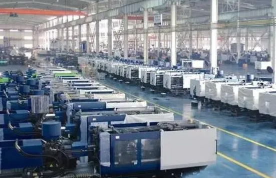 It works the injection molding machine which features?